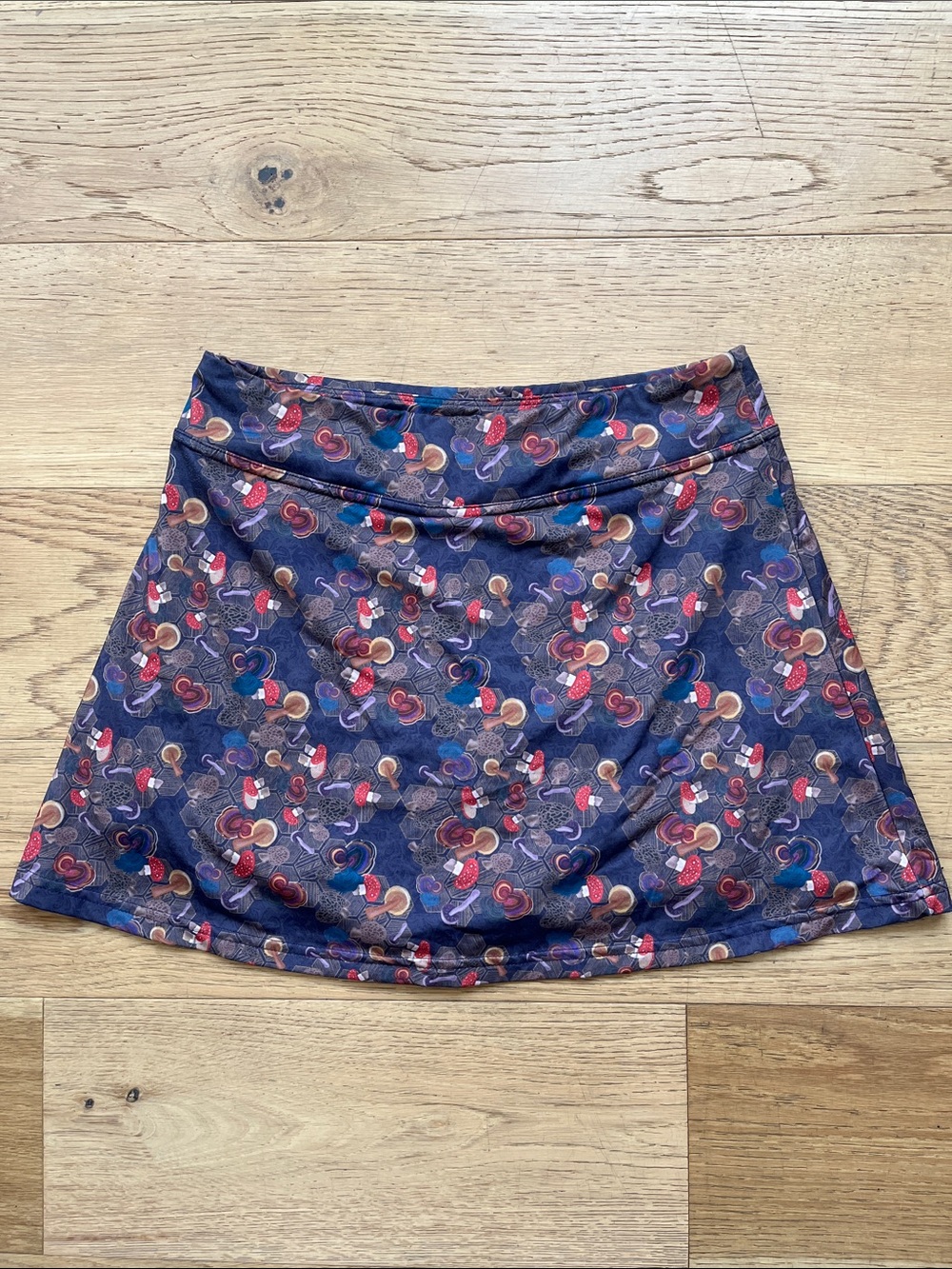 Youer Skort / shroomami / like new / discontinued print / sold out